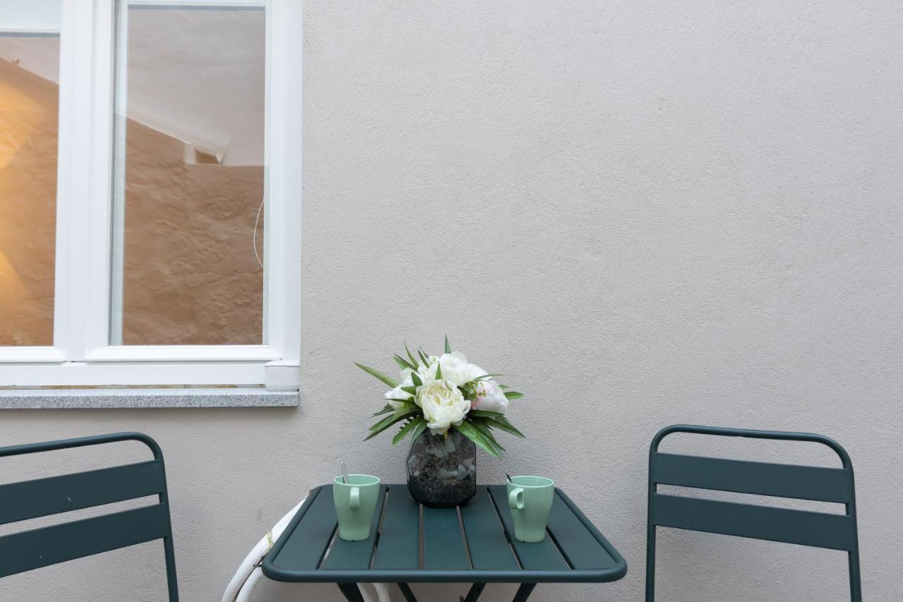 Dona Emilia Guest House & Studio Apartment Building เวียนา โด กัสเตโล ภายนอก รูปภาพ