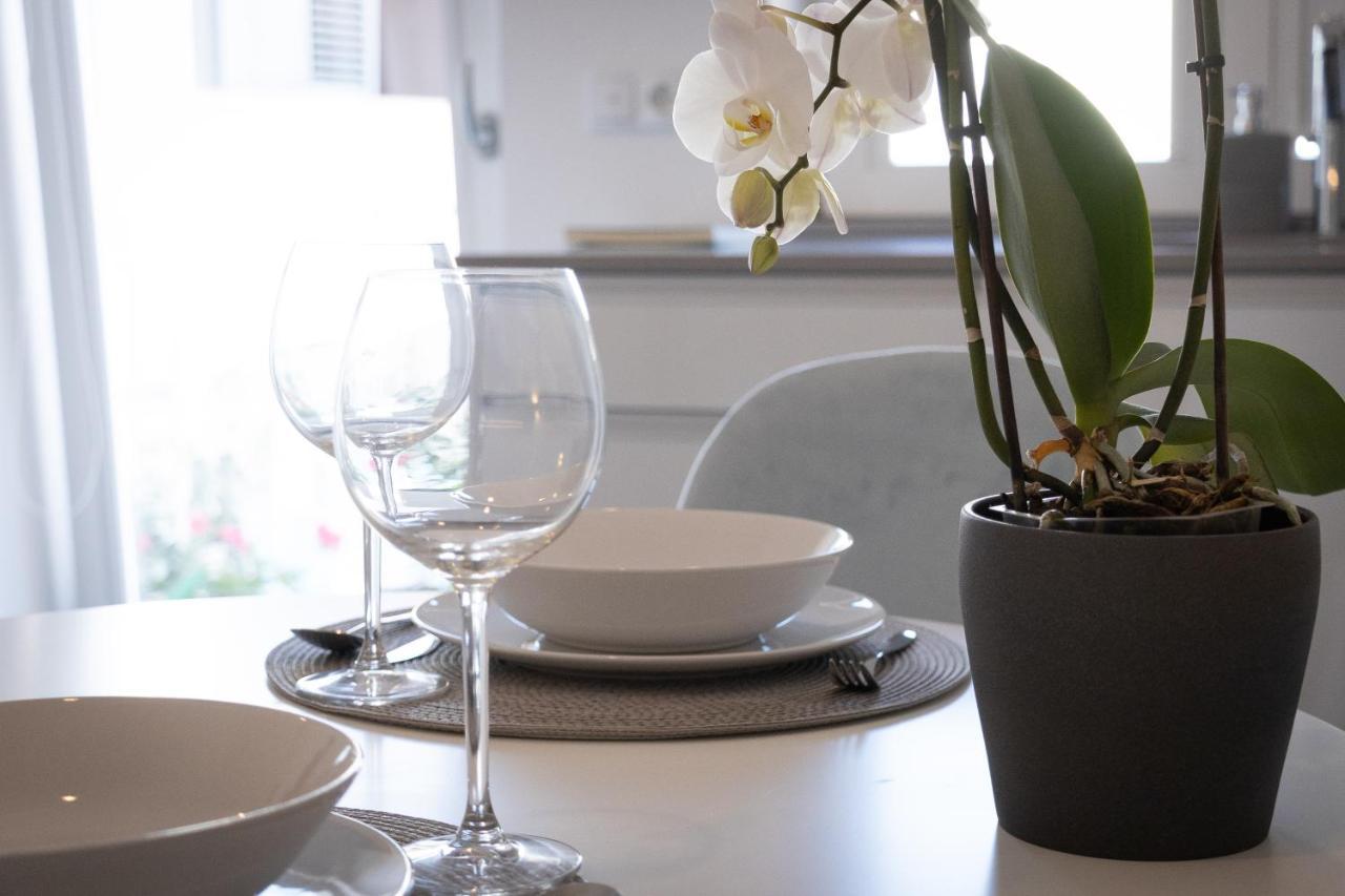 Dona Emilia Guest House & Studio Apartment Building เวียนา โด กัสเตโล ภายนอก รูปภาพ